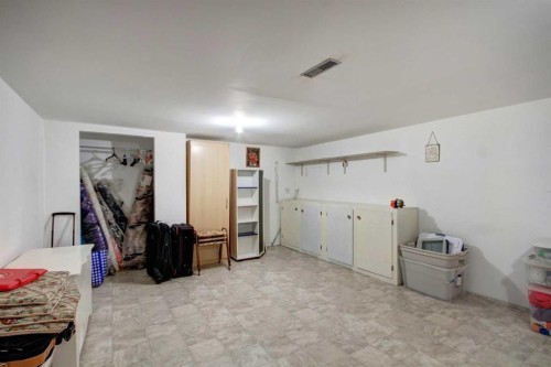 419 2 Street North, Vulcan, AB - Indoor Photo Showing Other Room