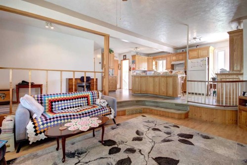 419 2 Street North, Vulcan, AB - Indoor Photo Showing Living Room