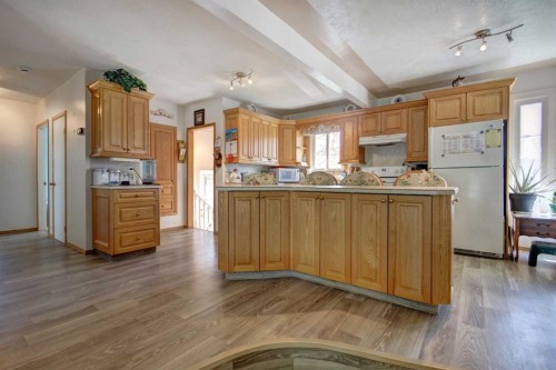 419 2 Street North, Vulcan, AB - Indoor Photo Showing Kitchen