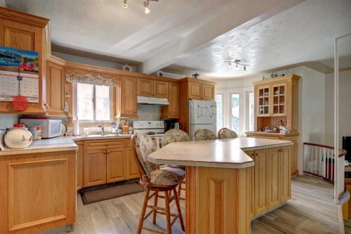 419 2 Street North, Vulcan, AB - Indoor Photo Showing Kitchen
