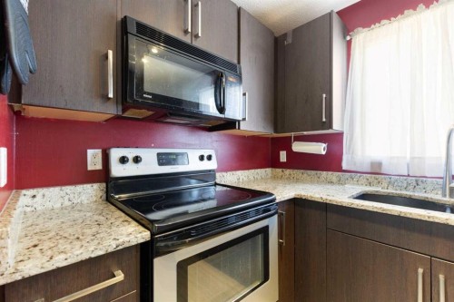 21 Mckernan Road Se, Calgary, AB - Indoor Photo Showing Kitchen