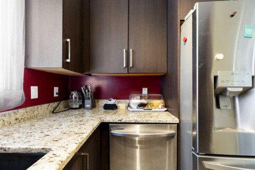 21 Mckernan Road Se, Calgary, AB - Indoor Photo Showing Kitchen
