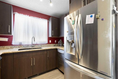 21 Mckernan Road Se, Calgary, AB - Indoor Photo Showing Kitchen