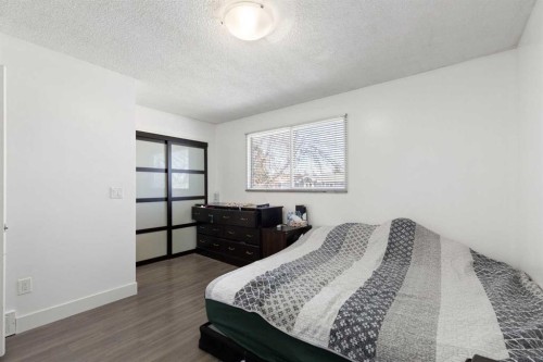21 Mckernan Road Se, Calgary, AB - Indoor Photo Showing Bedroom