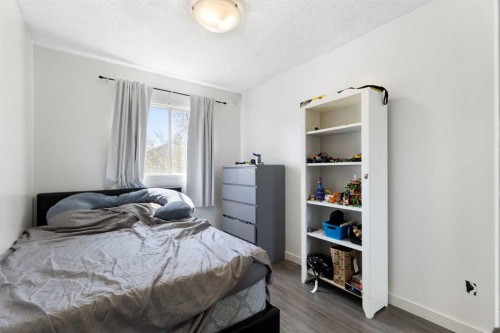 21 Mckernan Road Se, Calgary, AB - Indoor Photo Showing Bedroom