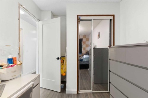 21 Mckernan Road Se, Calgary, AB - Indoor