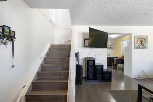 21 Mckernan Road Se, Calgary, AB - Indoor Photo Showing Other Room