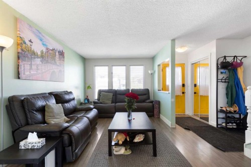 21 Mckernan Road Se, Calgary, AB - Indoor Photo Showing Living Room