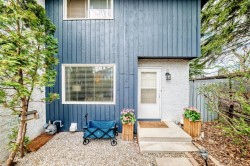 11-800 Bowcroft Place Cochrane, AB T4C 1B9