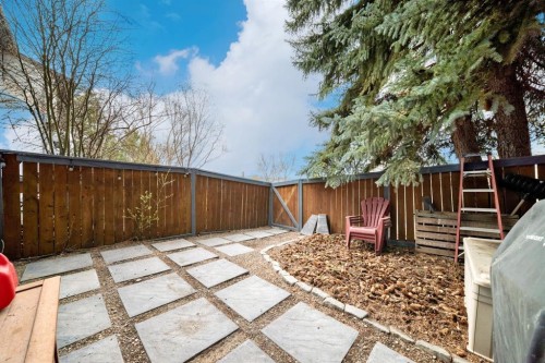 11-800 Bowcroft Place, Cochrane, AB - Outdoor