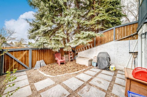11-800 Bowcroft Place, Cochrane, AB - Outdoor