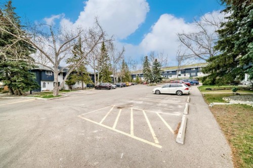 11-800 Bowcroft Place, Cochrane, AB - Outdoor