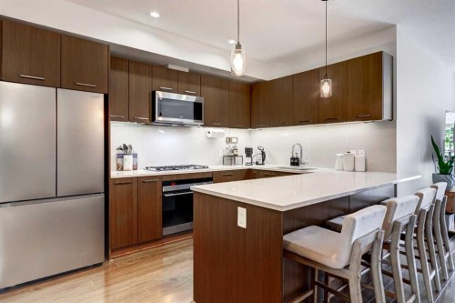 214-323 20 Avenue SW Calgary, AB T2S 2G5