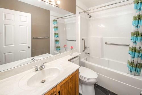 10514 Rockyledge Street Nw, Calgary, AB - Indoor Photo Showing Bathroom