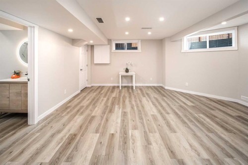 10514 Rockyledge Street Nw, Calgary, AB - Indoor