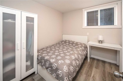 10514 Rockyledge Street Nw, Calgary, AB - Indoor Photo Showing Bedroom
