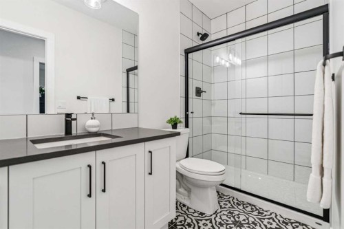 220 Precedence View, Cochrane, AB - Indoor Photo Showing Bathroom