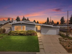 6107 Longmoor Way SW Calgary, AB T3E 5Z8
