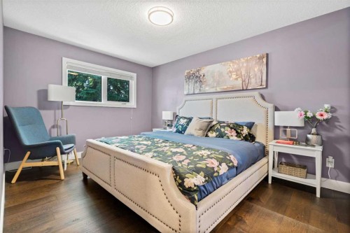 3912 40 Avenue Nw, Calgary, AB - Indoor Photo Showing Bedroom