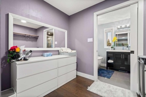 3912 40 Avenue Nw, Calgary, AB - Indoor Photo Showing Bathroom