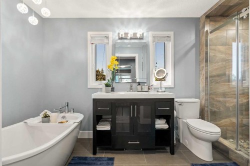 3912 40 Avenue Nw, Calgary, AB - Indoor Photo Showing Bathroom