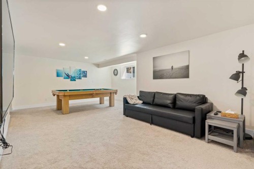 3912 40 Avenue Nw, Calgary, AB - Indoor Photo Showing Other Room