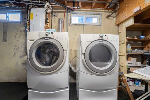 3912 40 Avenue Nw, Calgary, AB - Indoor Photo Showing Laundry Room