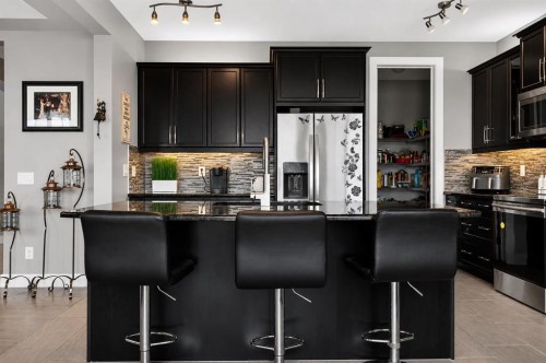 129 Windford Park Sw, Airdrie, AB - Indoor Photo Showing Kitchen With Upgraded Kitchen