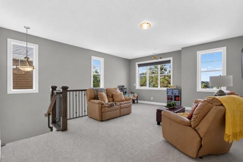129 Windford Park Sw, Airdrie, AB - Indoor Photo Showing Living Room