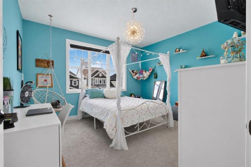129 Windford Park Sw, Airdrie, AB - Indoor Photo Showing Bedroom