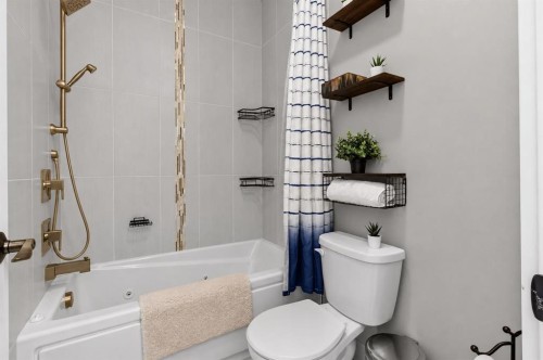 129 Windford Park Sw, Airdrie, AB - Indoor Photo Showing Bathroom