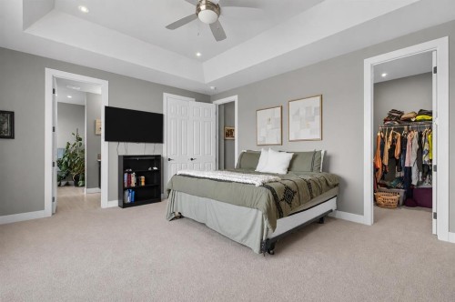 129 Windford Park Sw, Airdrie, AB - Indoor Photo Showing Bedroom