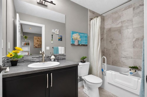 129 Windford Park Sw, Airdrie, AB - Indoor Photo Showing Bathroom