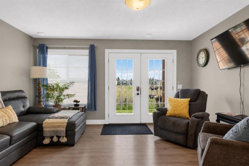 129 Windford Park Sw, Airdrie, AB - Indoor Photo Showing Living Room