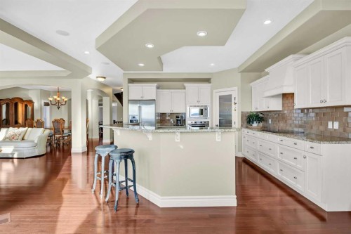 106 Cranleigh Terrace Se, Calgary, AB - Indoor Photo Showing Kitchen