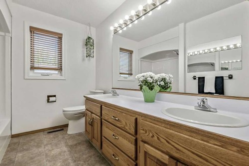 815 3 Street Sw, High River, AB - Indoor Photo Showing Bathroom