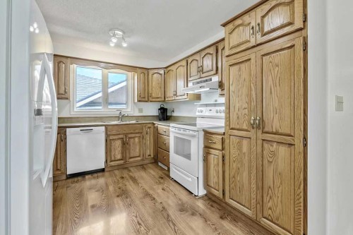 815 3 Street Sw, High River, AB - Indoor Photo Showing Kitchen