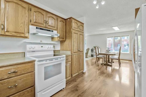 815 3 Street Sw, High River, AB - Indoor Photo Showing Kitchen