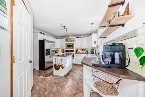 292 Waterstone Crescent Se, Airdrie, AB - Indoor Photo Showing Kitchen