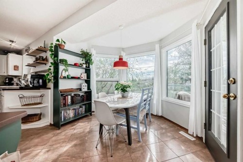 292 Waterstone Crescent Se, Airdrie, AB - Indoor Photo Showing Dining Room