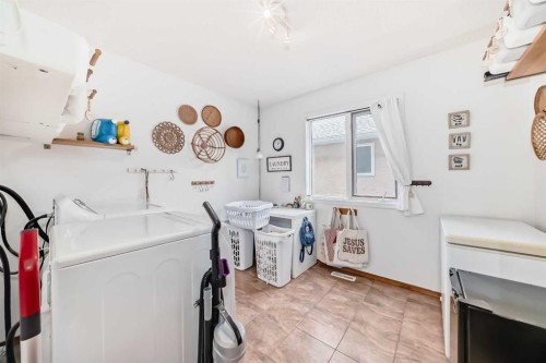 292 Waterstone Crescent Se, Airdrie, AB - Indoor Photo Showing Laundry Room