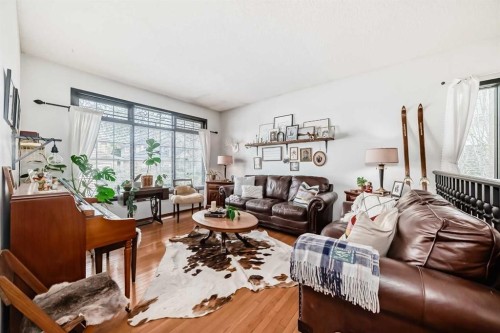 292 Waterstone Crescent Se, Airdrie, AB - Indoor Photo Showing Living Room