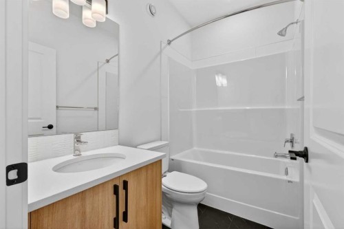 619 Mahogany Road Se, Calgary, AB - Indoor Photo Showing Bathroom