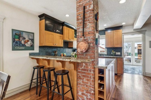 515 7 Street Ne, Calgary, AB - Indoor Photo Showing Kitchen