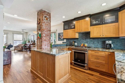 515 7 Street Ne, Calgary, AB - Indoor Photo Showing Kitchen With Upgraded Kitchen