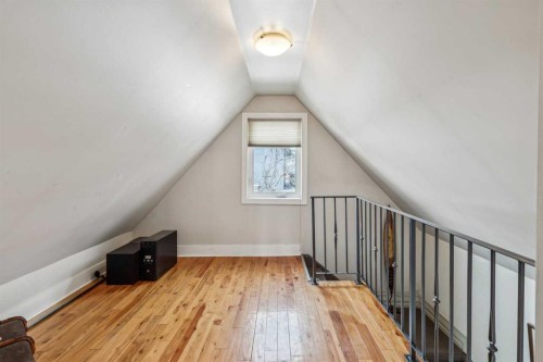 515 7 Street Ne, Calgary, AB - Indoor Photo Showing Other Room