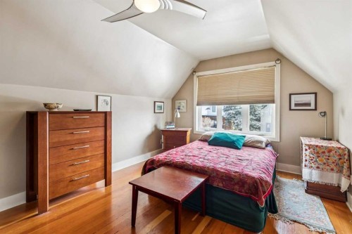 515 7 Street Ne, Calgary, AB - Indoor Photo Showing Bedroom
