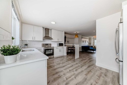 7608 21 Street Se, Calgary, AB - Indoor Photo Showing Kitchen