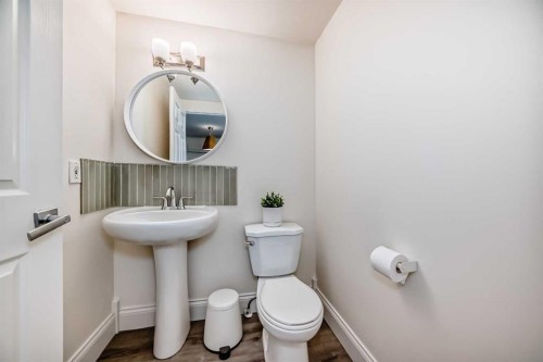 7608 21 Street Se, Calgary, AB - Indoor Photo Showing Bathroom