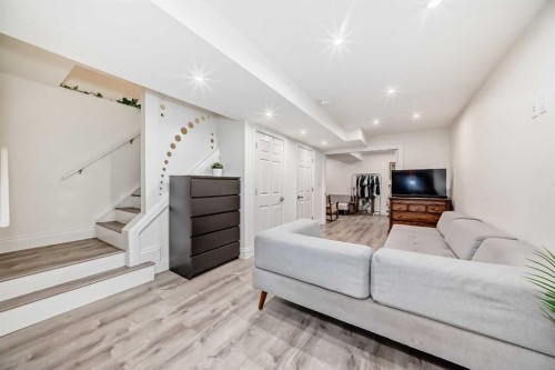 7608 21 Street Se, Calgary, AB - Indoor